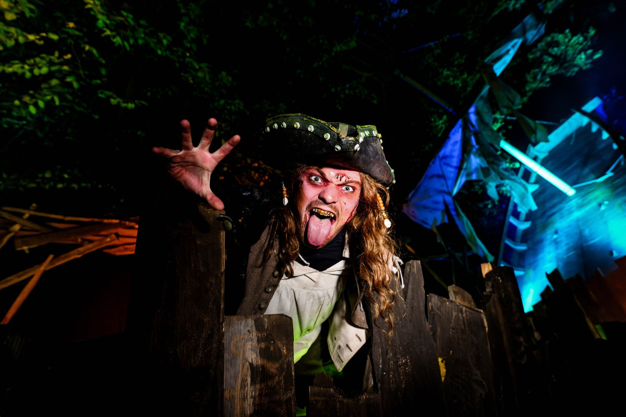 Sta oog in oog met piraten in Pirate's Cove.