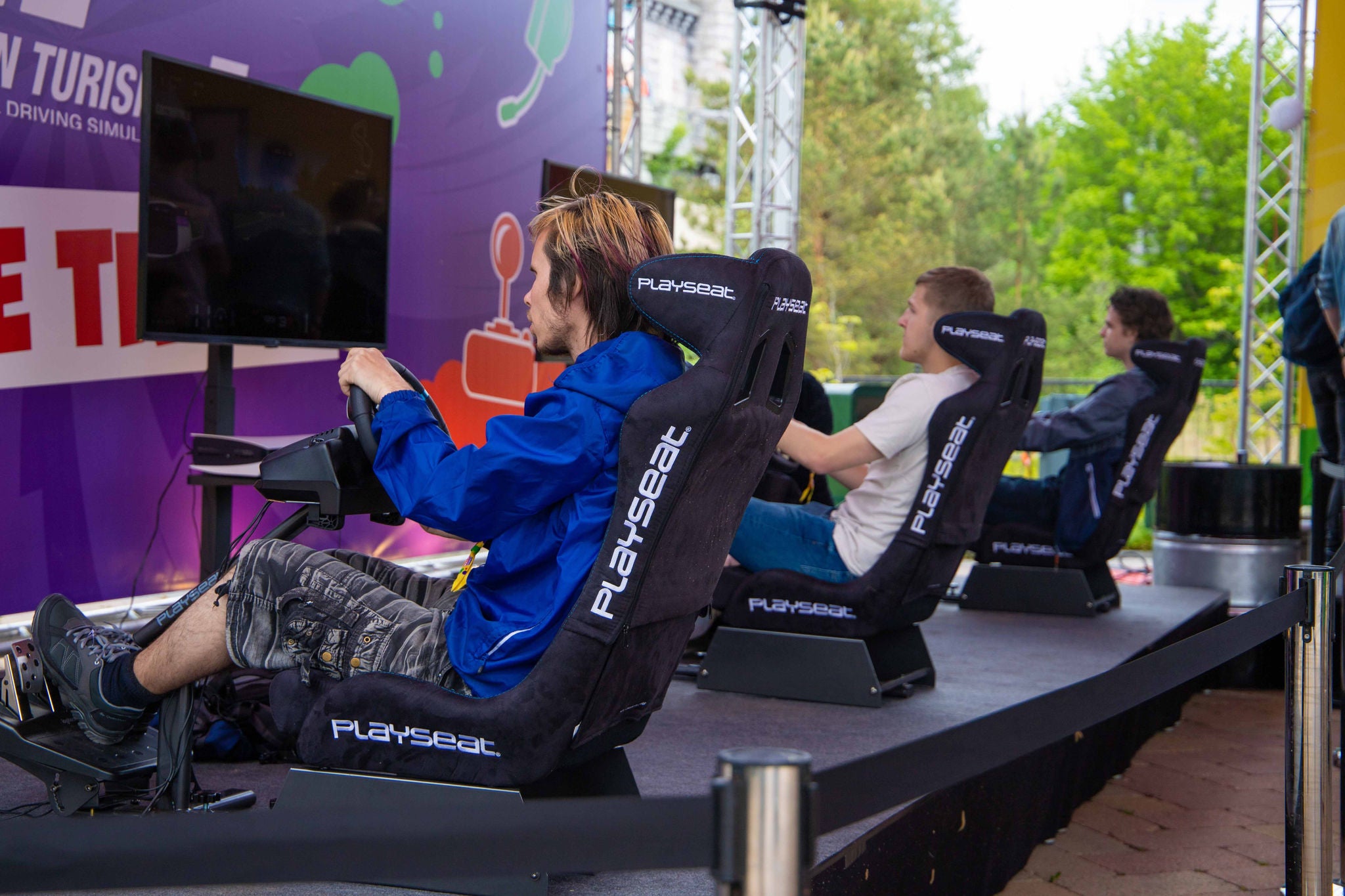 Racen in een echte sim tijdens Walibi Play