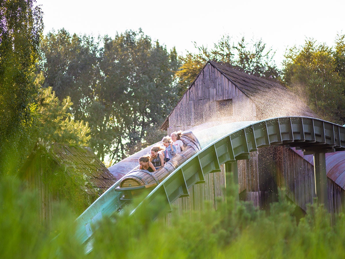 Een vuurwerkshow tijdens summer festival LEKKERGAAN. 