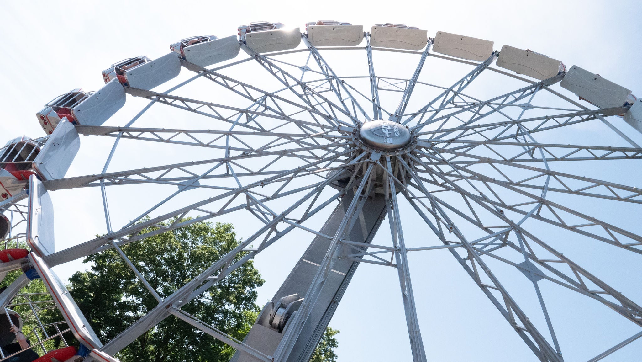 Stap in de enterprise attractie G-Force!