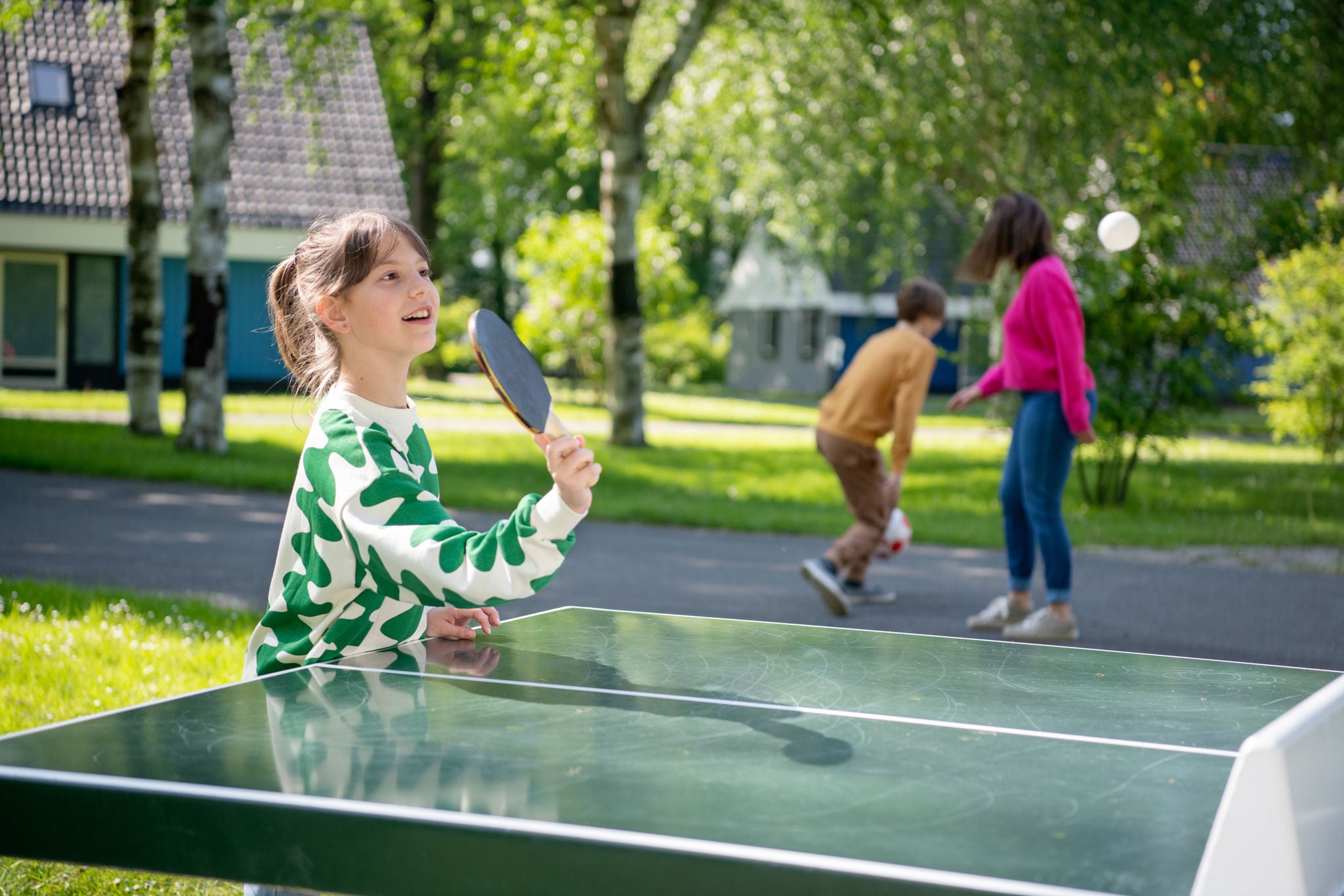 Speel samen een potje tafelvoetbal bij de groepsaccomodatie.