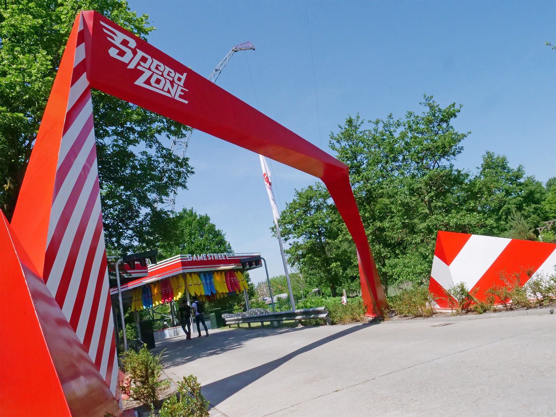 De ingang van Speed Zone in Walibi Holland.