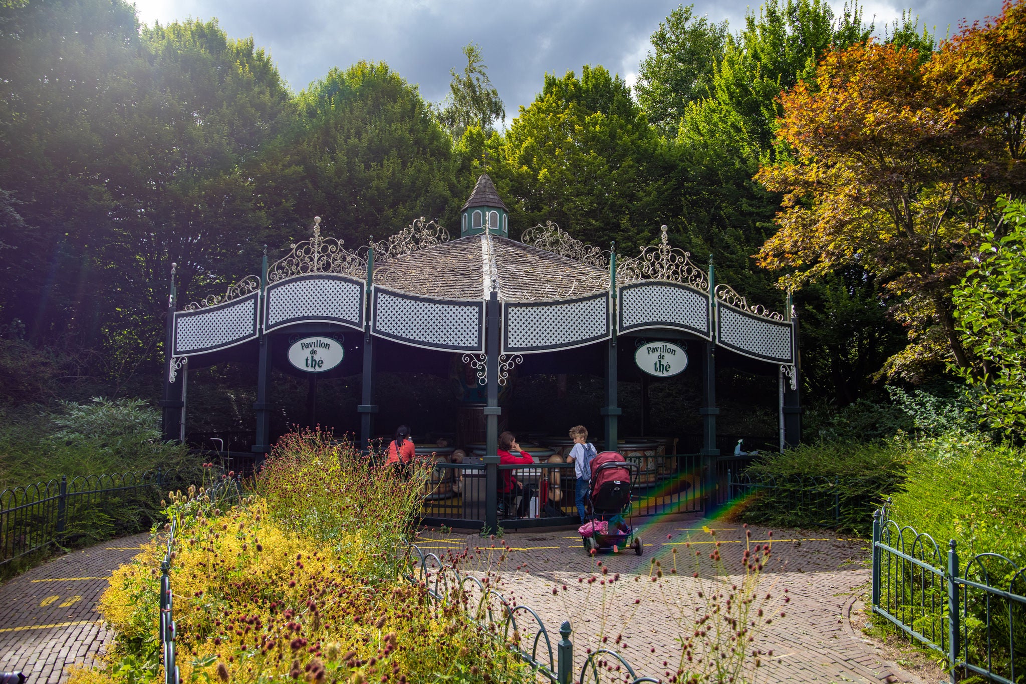 Die Teetassen-Attraktion in Walibi Holland.