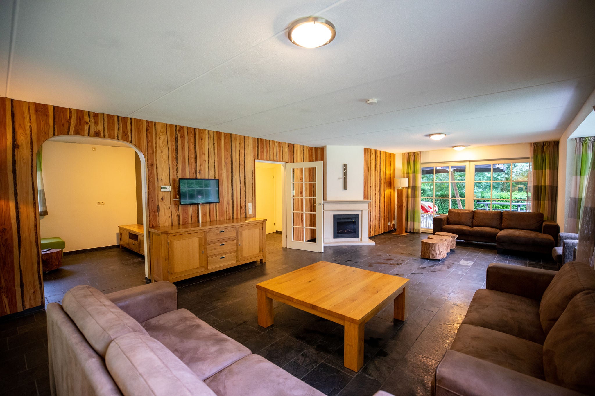 Het interieur van Villa Walibi - Groepsaccomodatie Nederland voor 16 personen