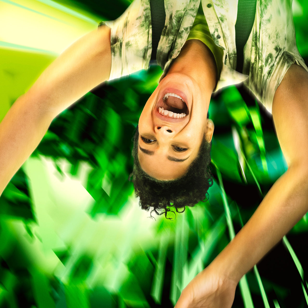 YOY THRILL, sechs Mal kopfüber, mit hoher Geschwindigkeit und scharfen Kurven! - Walibi Holland